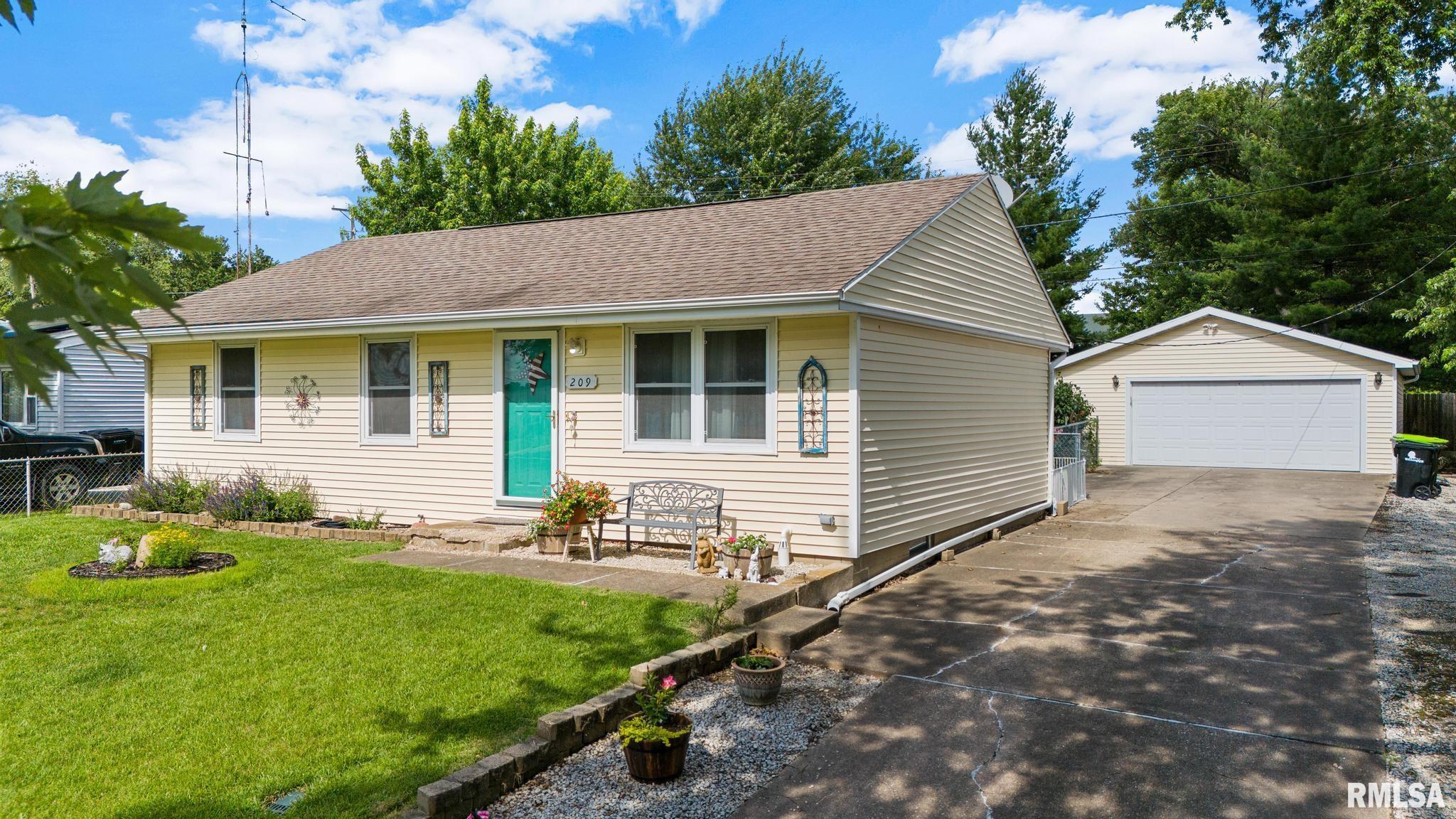209 Linnhill Lane Washington, IL 61571 - Photo 2 of 31