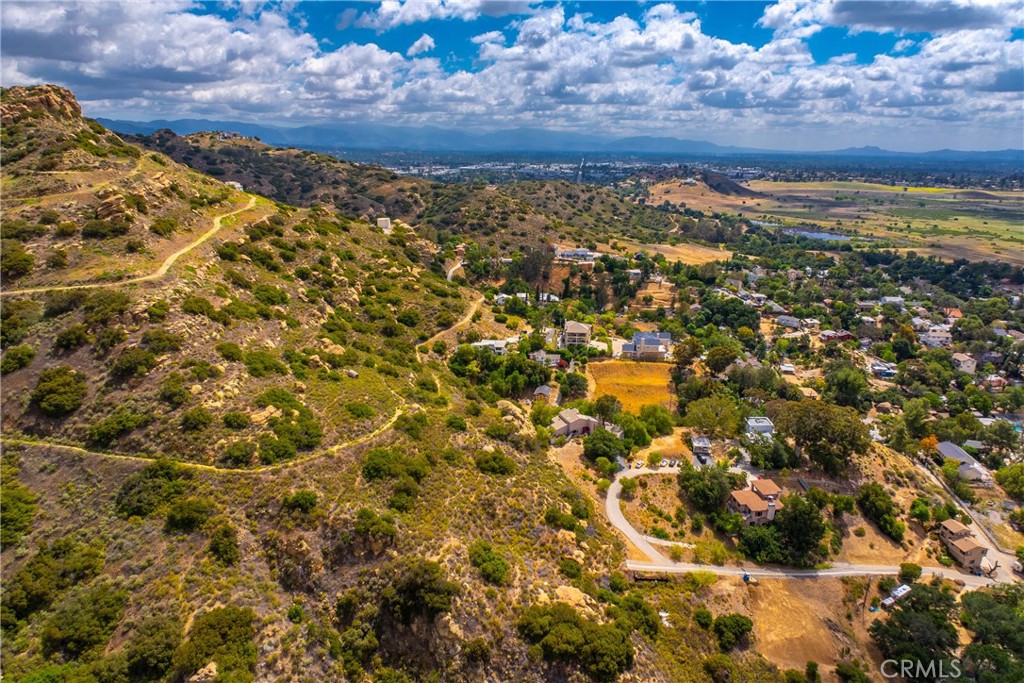 200 Amigo Road Chatsworth, CA 91311 - Photo 14 of 28 a view of a sky from a building