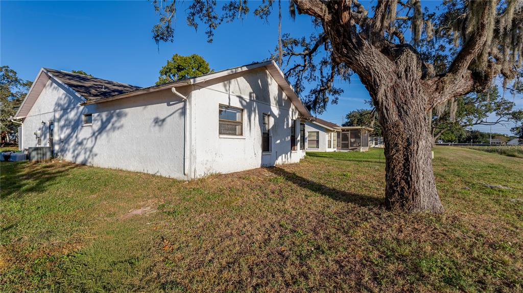10733 Fallen Leaf Lane Port Richey, FL 34668 - Photo 4 of 39 Gallery Image 4