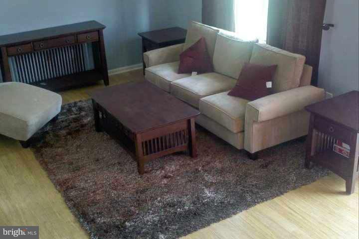 9226 Bowline Road Baltimore, MD 21236 - Photo 3 of 24 Living Room