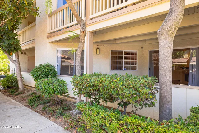 $549,000 | 5744 Oak Bend Lane, Unit 201, Oak Park, CA 91377
