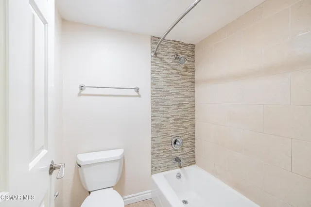 $549,000 | 5744 Oak Bend Lane, Unit 201, Oak Park, CA 91377