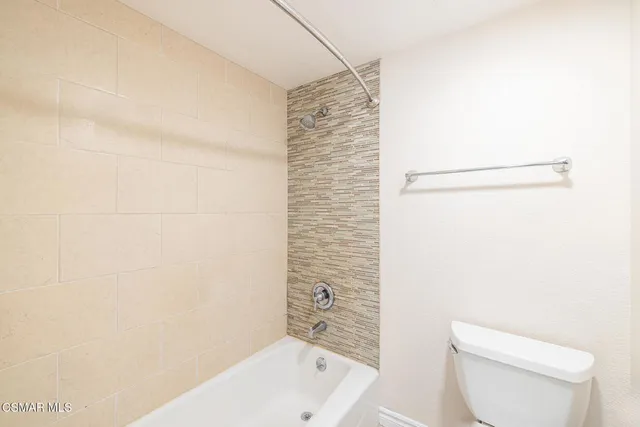 $549,000 | 5744 Oak Bend Lane, Unit 201, Oak Park, CA 91377