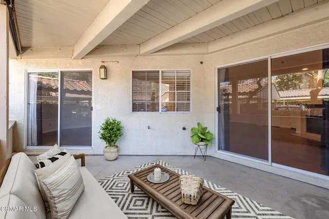 $549,000 | 5744 Oak Bend Lane, Unit 201, Oak Park, CA 91377