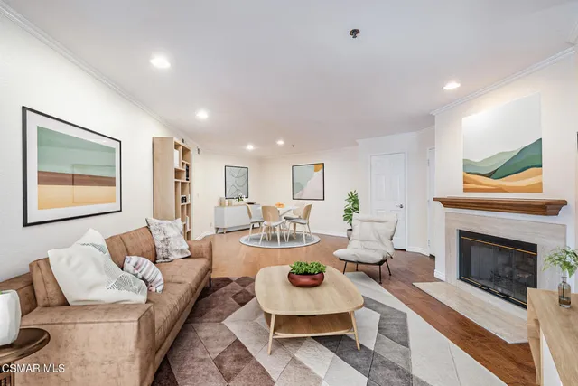 $549,000 | 5744 Oak Bend Lane, Unit 201, Oak Park, CA 91377