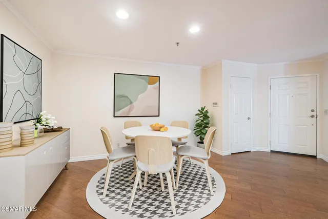 $549,000 | 5744 Oak Bend Lane, Unit 201, Oak Park, CA 91377