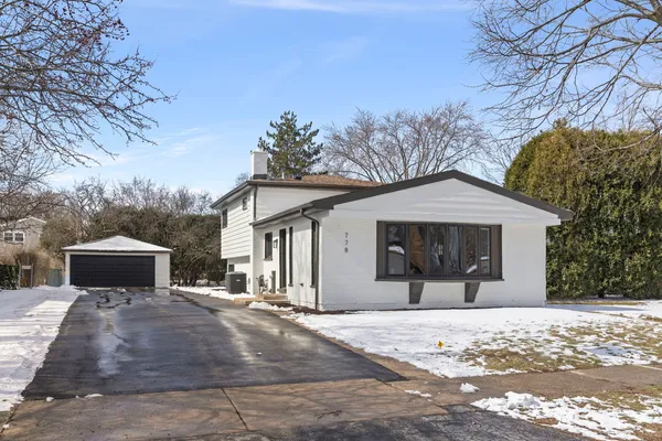 $695,000 | 778 Barberry Road, Highland Park, IL 60035