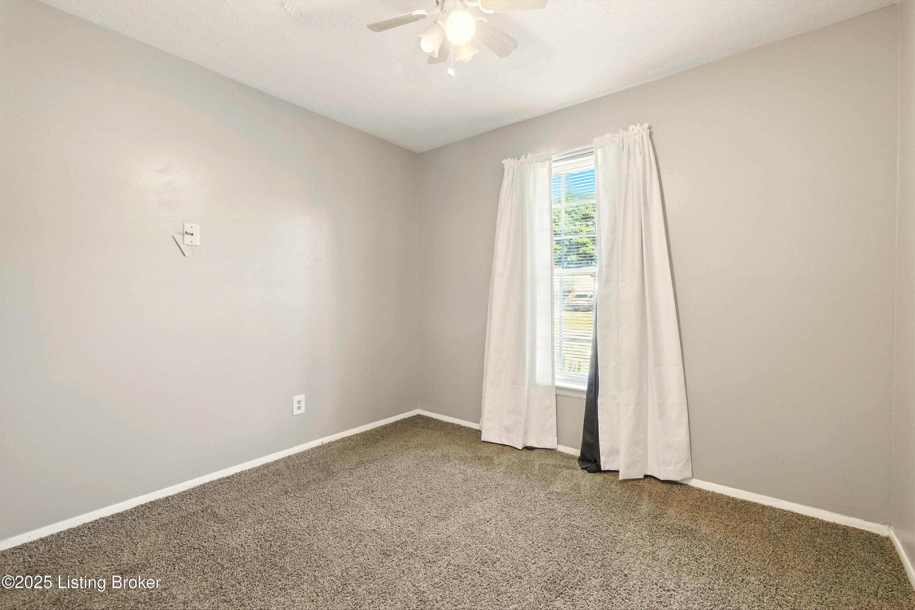 325 East Blue Jay Road Louisville, KY 40229 - Photo 21 of 35 Bedroom two