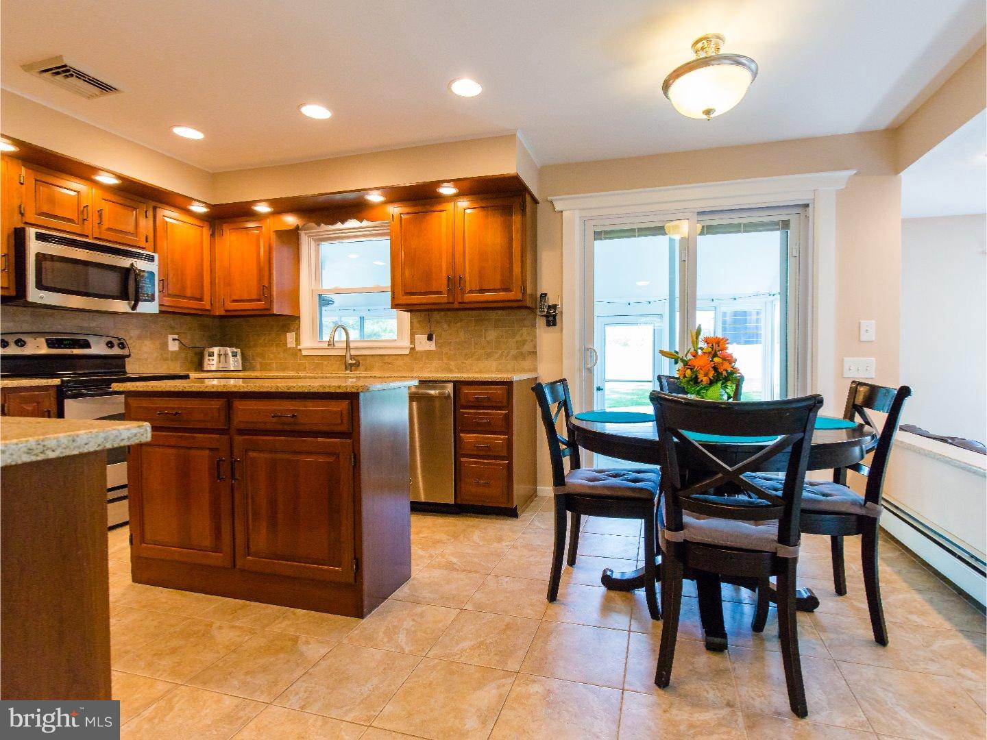 28 Lower Hilltop Road Yardley, PA 19067 - Photo 5 of 25 Kitchen