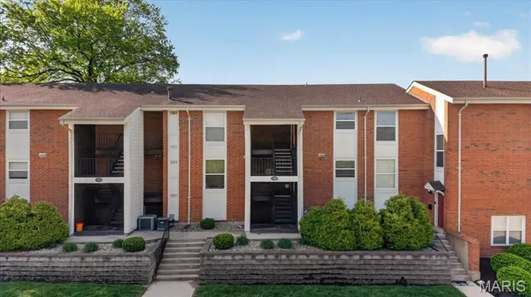 $130,000 | 1986 Greenpoint Drive, Unit 303, Kirkwood, MO 63122