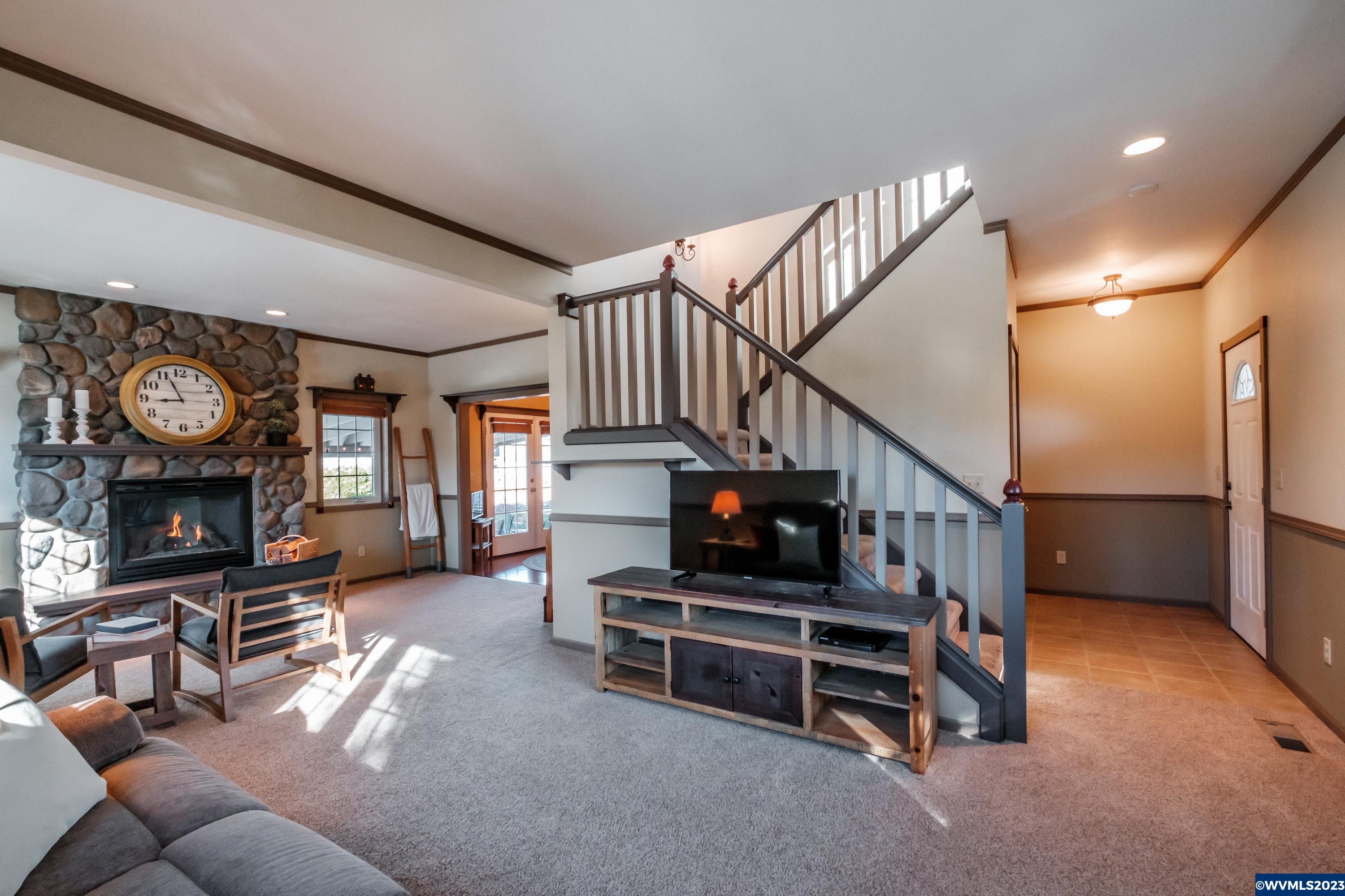 1675 Southwest Filbert Lane Dallas, OR 97338 - Photo 6 of 42 Gallery Image 6