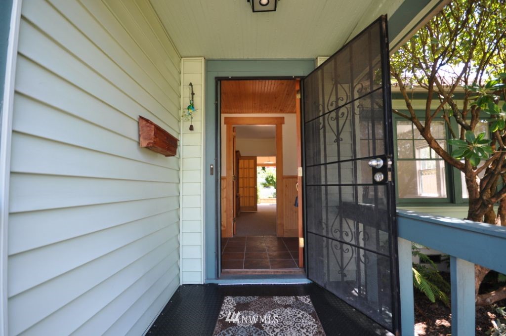 340 Smithers Avenue South Renton, WA 98057 - Photo 2 of 16