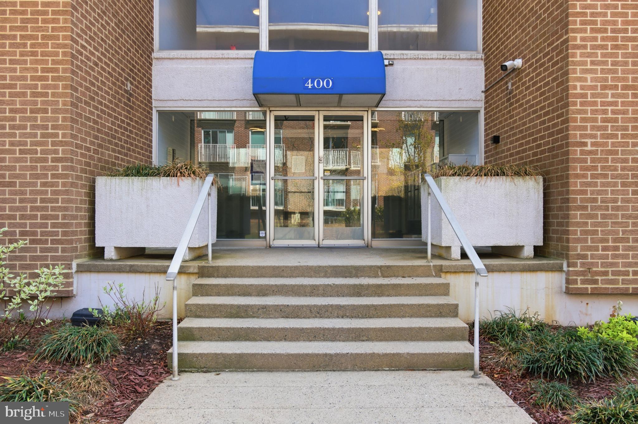 400 O Street Southwest, Unit 402 Washington, DC 20024 - Photo 2 of 34 a front view of a house with a chair