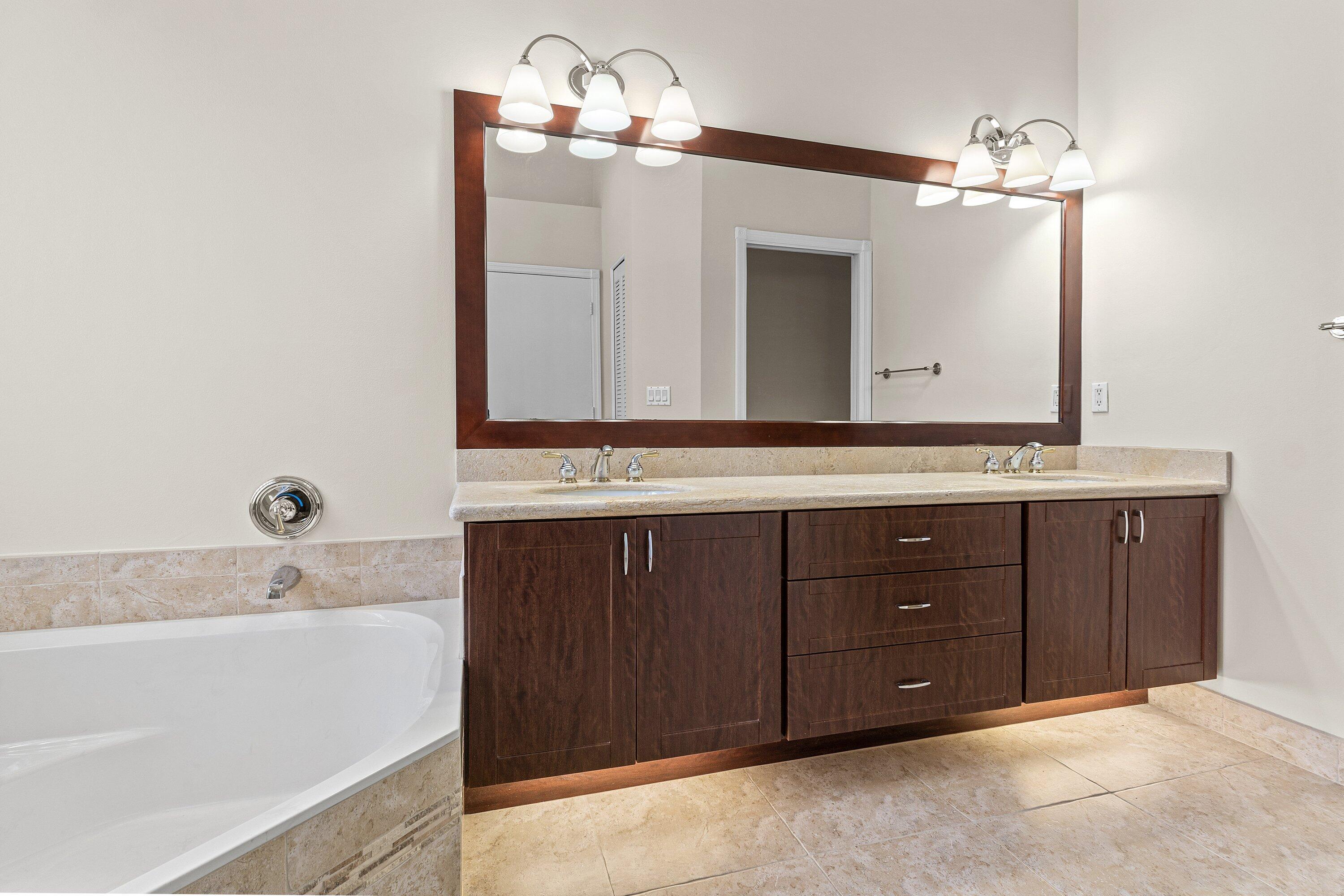 10653 St Thomas Drive Boca Raton, FL 33498 - Photo 22 of 62 Primary Bathroom