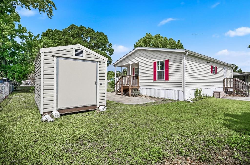 55716 Keith Street Astor, FL 32102 - Photo 5 of 32 a view of backyard of house