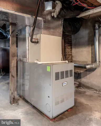 a view of a hallway with closet