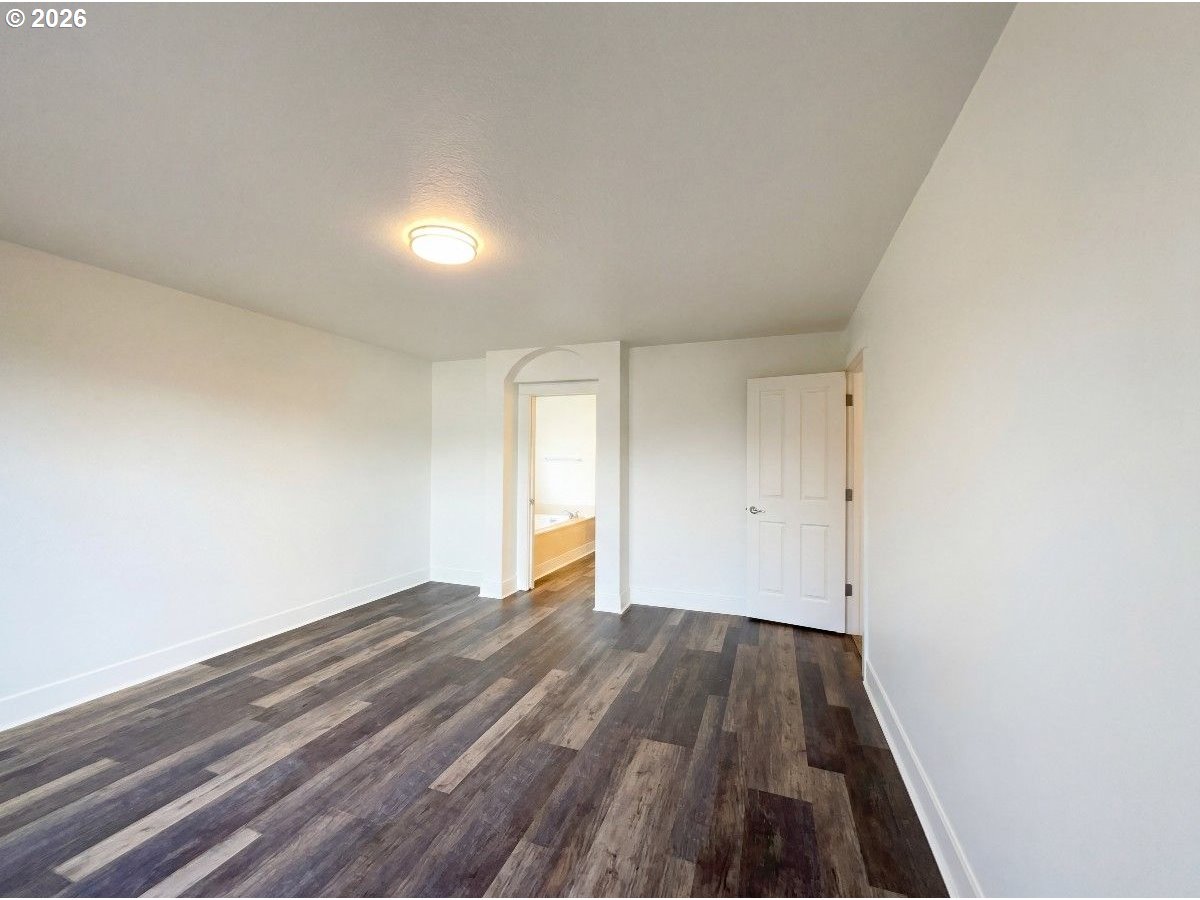 10989 Southwest Oneida Street Tualatin, OR 97062 - Photo 19 of 34