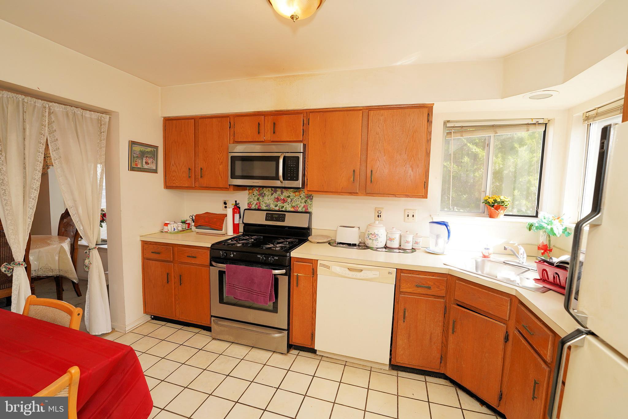 71 Allison Road East Windsor, NJ 08520 - Photo 10 of 32