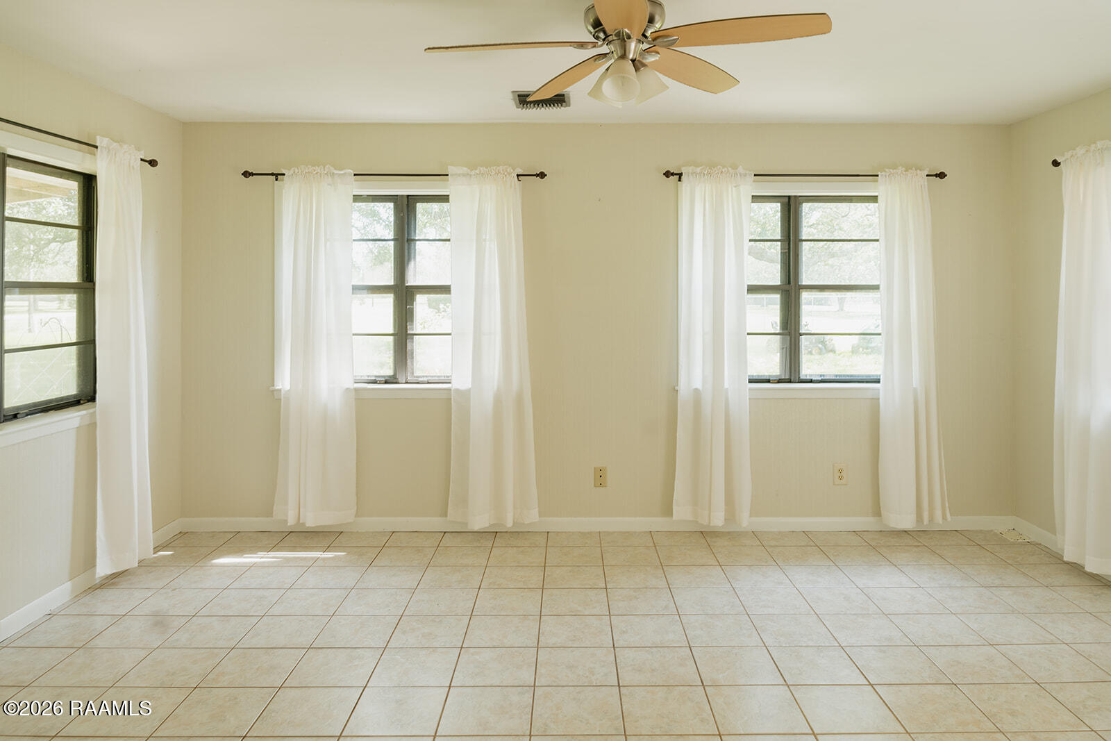 2806 Riverwood Road New Iberia, LA 70560 - Photo 2 of 39 DSC00774