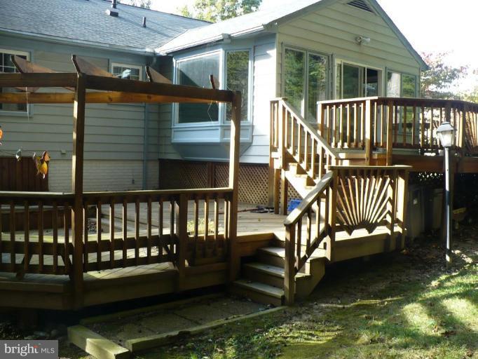 10145 Red Spruce Road Fairfax, VA 22032 - Photo 10 of 13 Deck