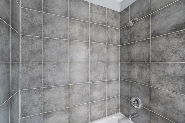 $990,000 | 111 East Rogers Street, Arlington, TX 76011