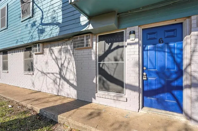 $990,000 | 111 East Rogers Street, Arlington, TX 76011