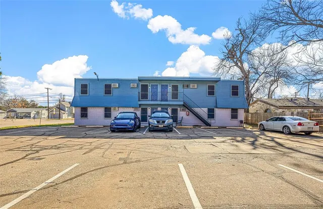 $990,000 | 111 East Rogers Street, Arlington, TX 76011