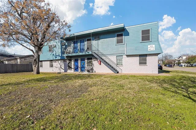 $990,000 | 111 East Rogers Street, Arlington, TX 76011