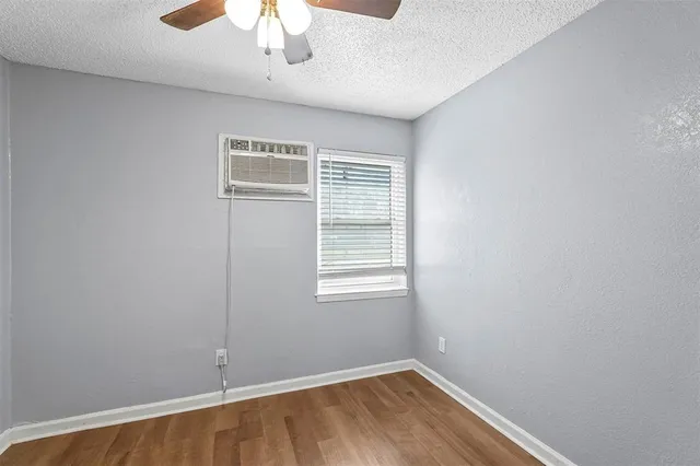 $990,000 | 111 East Rogers Street, Arlington, TX 76011