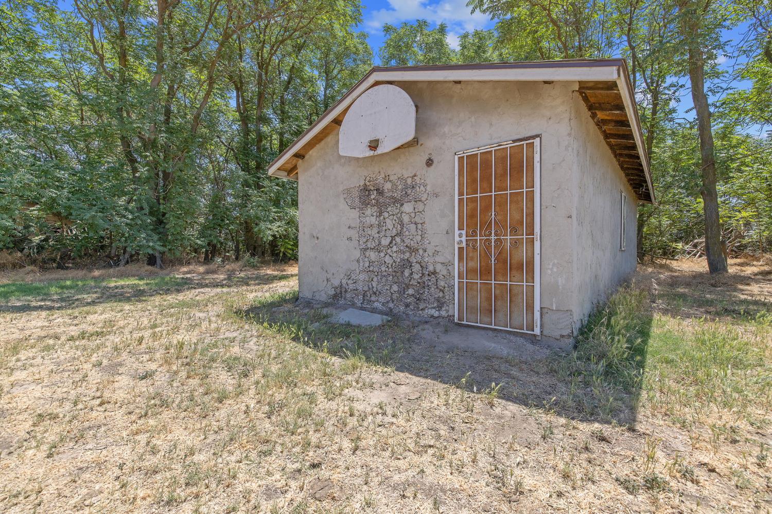 18309 Java Avenue Lemoore, CA 93245 - Photo 24 of 32 a front view of a house with garden
