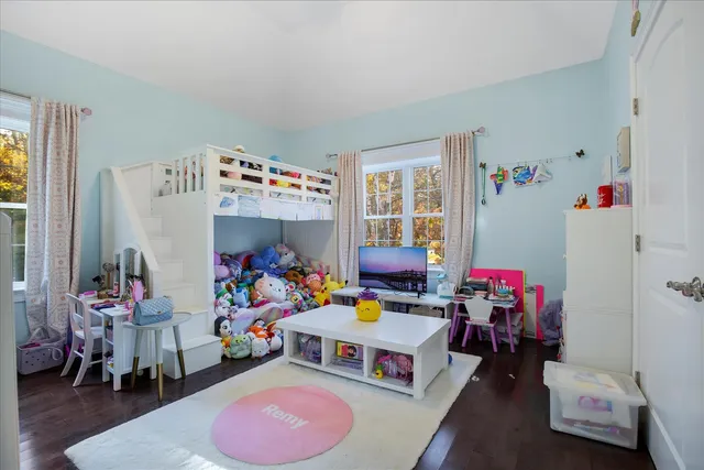 a picture of a room with a floor plan