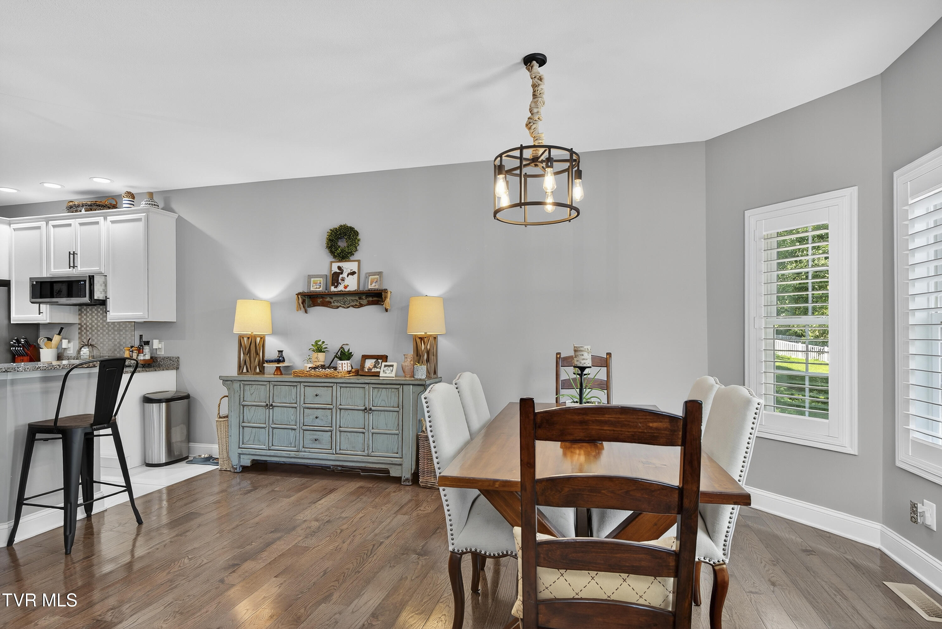 141 Queensgate Bristol, TN 37620 - Photo 12 of 55 141-Queensgate-Bristol-TN Matt-Smith-Rea