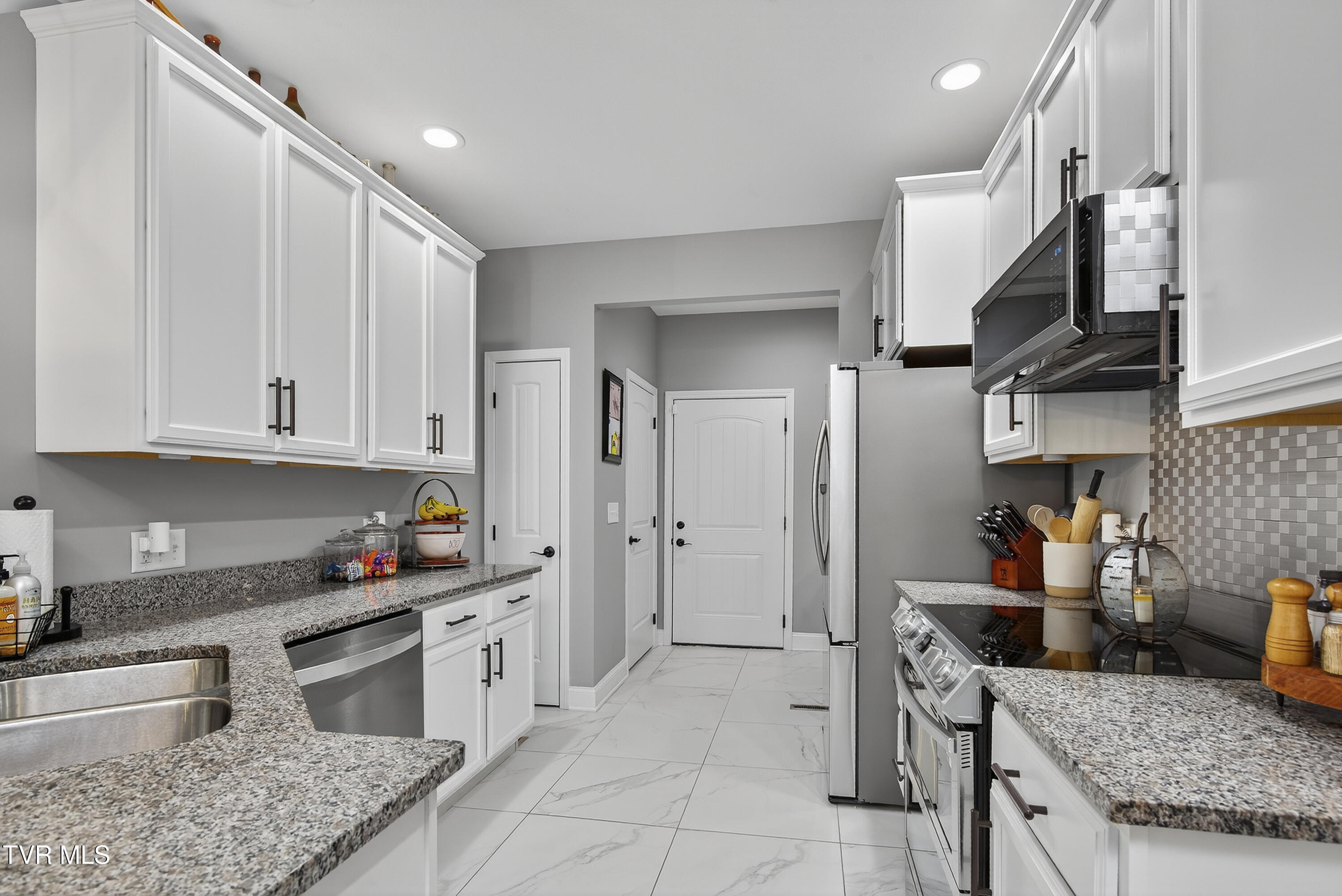 141 Queensgate Bristol, TN 37620 - Photo 16 of 55 141-Queensgate-Bristol-TN Matt-Smith-Rea