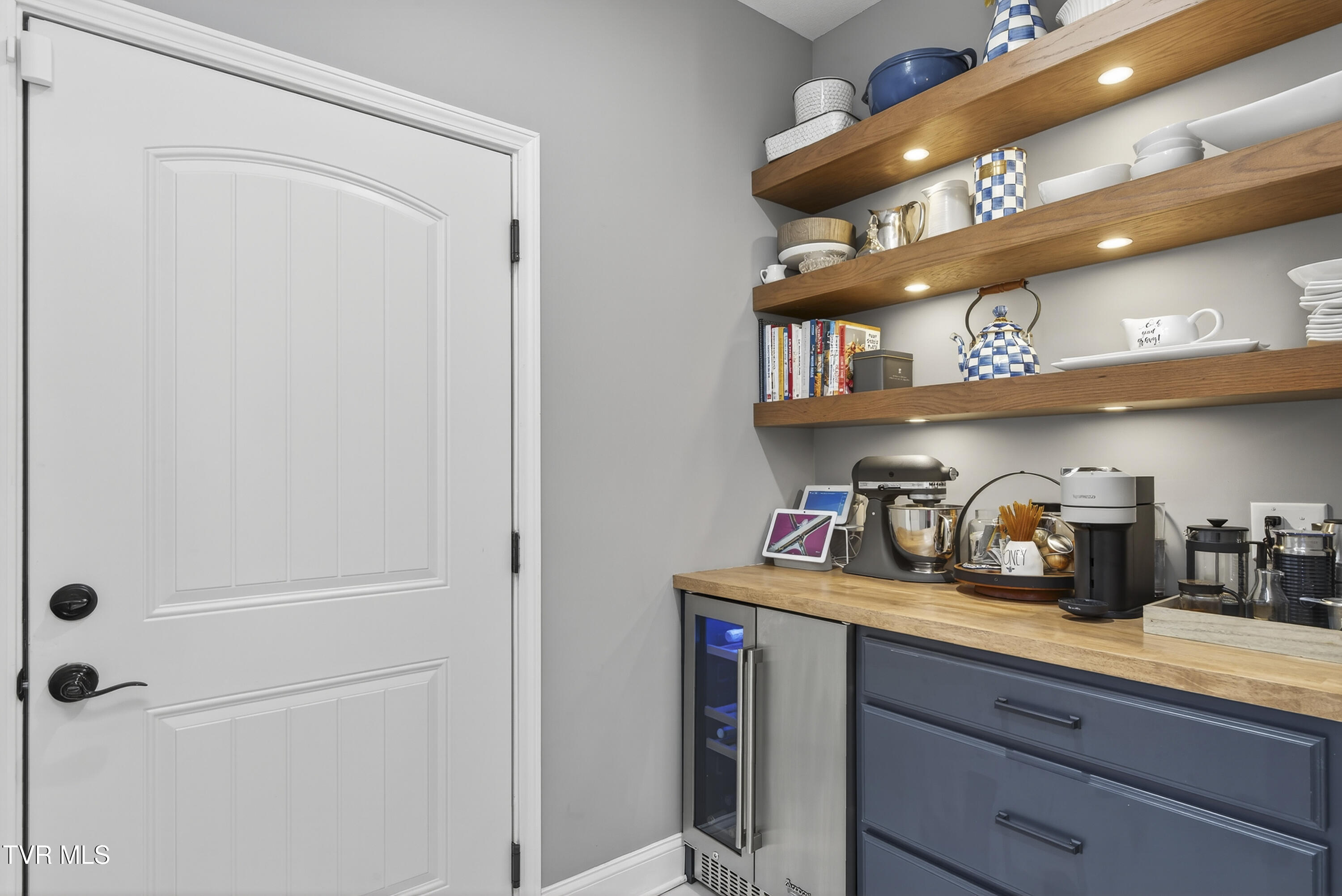 141 Queensgate Bristol, TN 37620 - Photo 19 of 55 141-Queensgate-Bristol-TN Matt-Smith-Rea