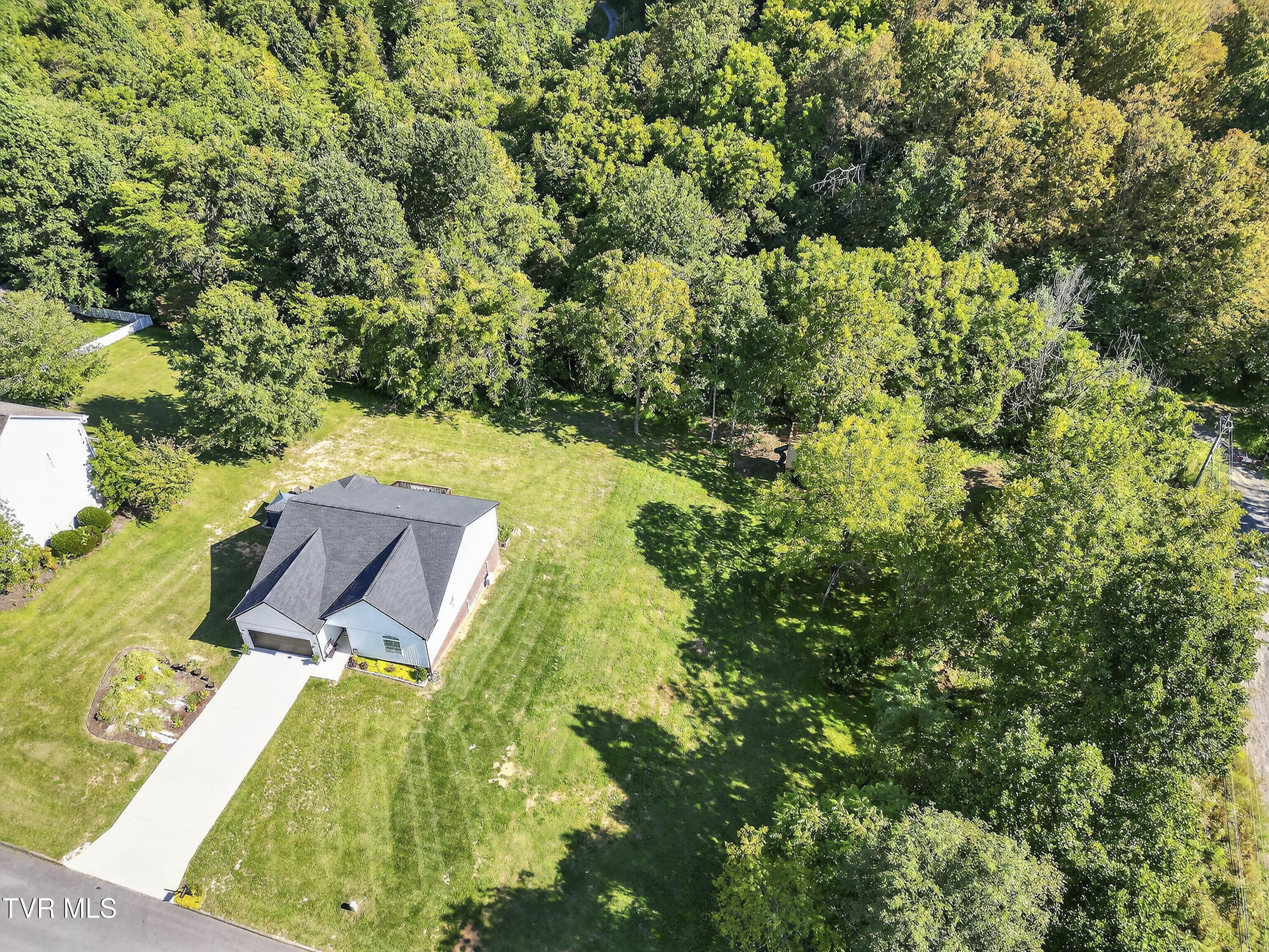 141 Queensgate Bristol, TN 37620 - Photo 2 of 55 141-Queensgate-Bristol-TN Matt-Smith-Rea