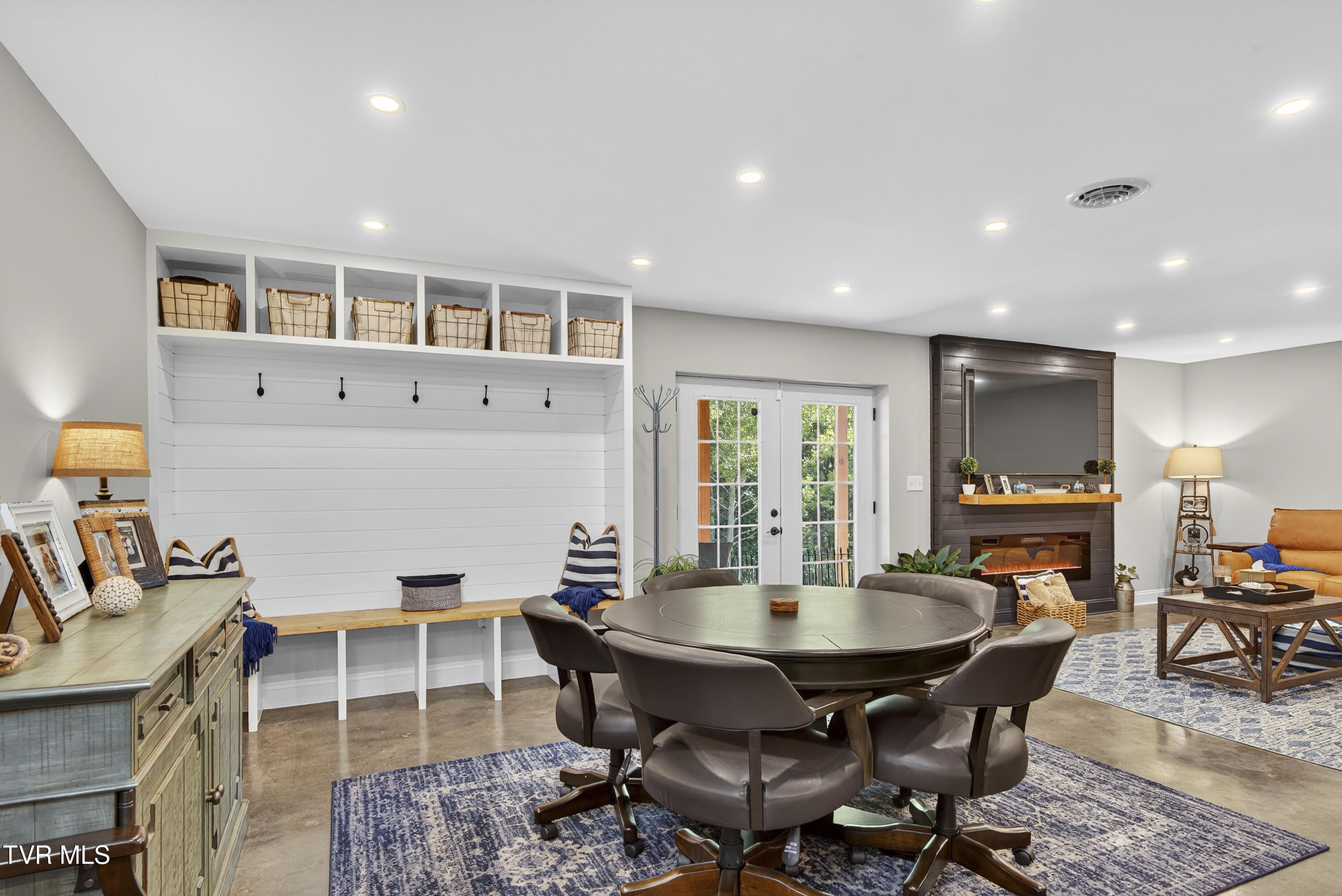 141 Queensgate Bristol, TN 37620 - Photo 32 of 55 141-Queensgate-Bristol-TN Matt-Smith-Rea