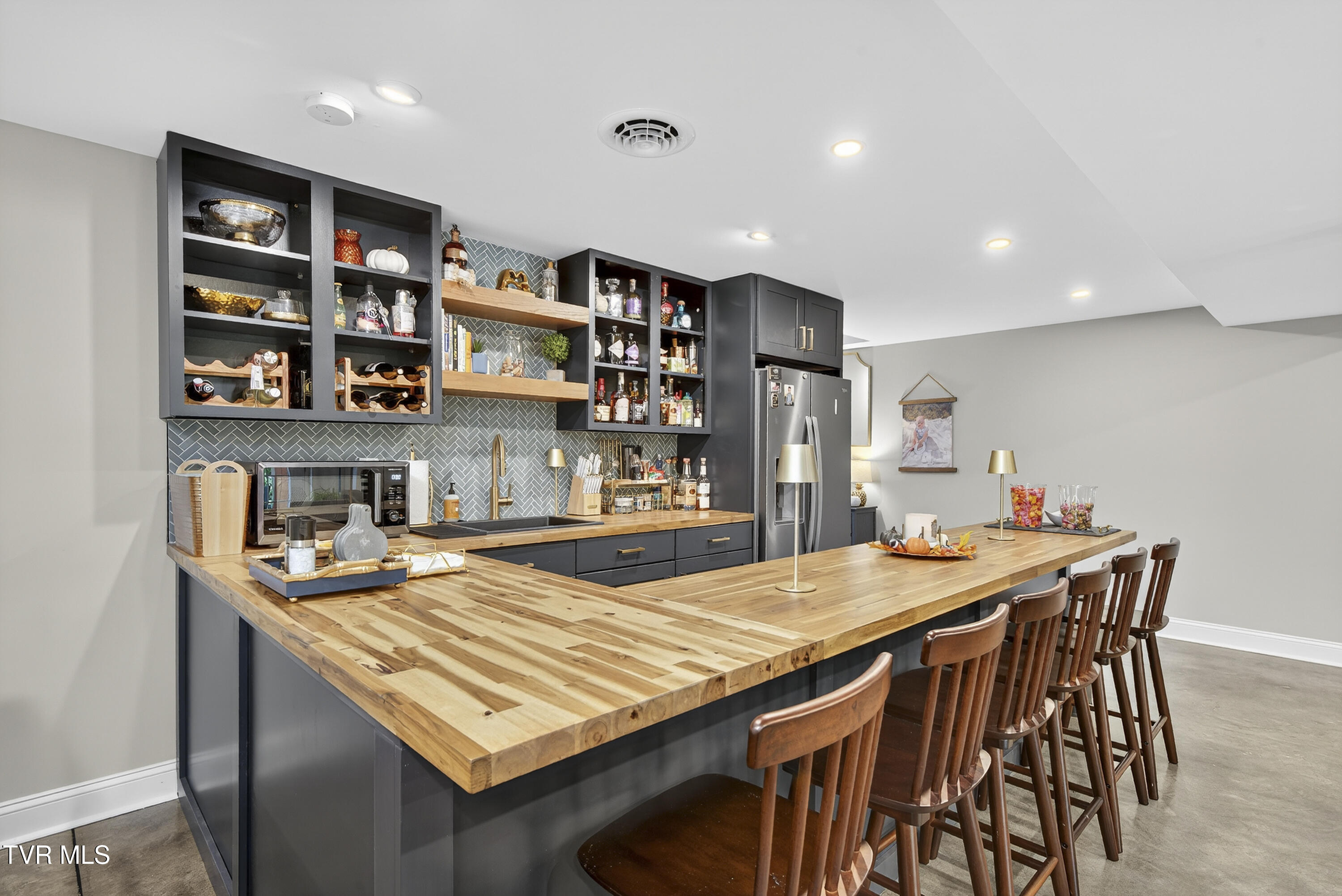 141 Queensgate Bristol, TN 37620 - Photo 36 of 55 141-Queensgate-Bristol-TN Matt-Smith-Rea