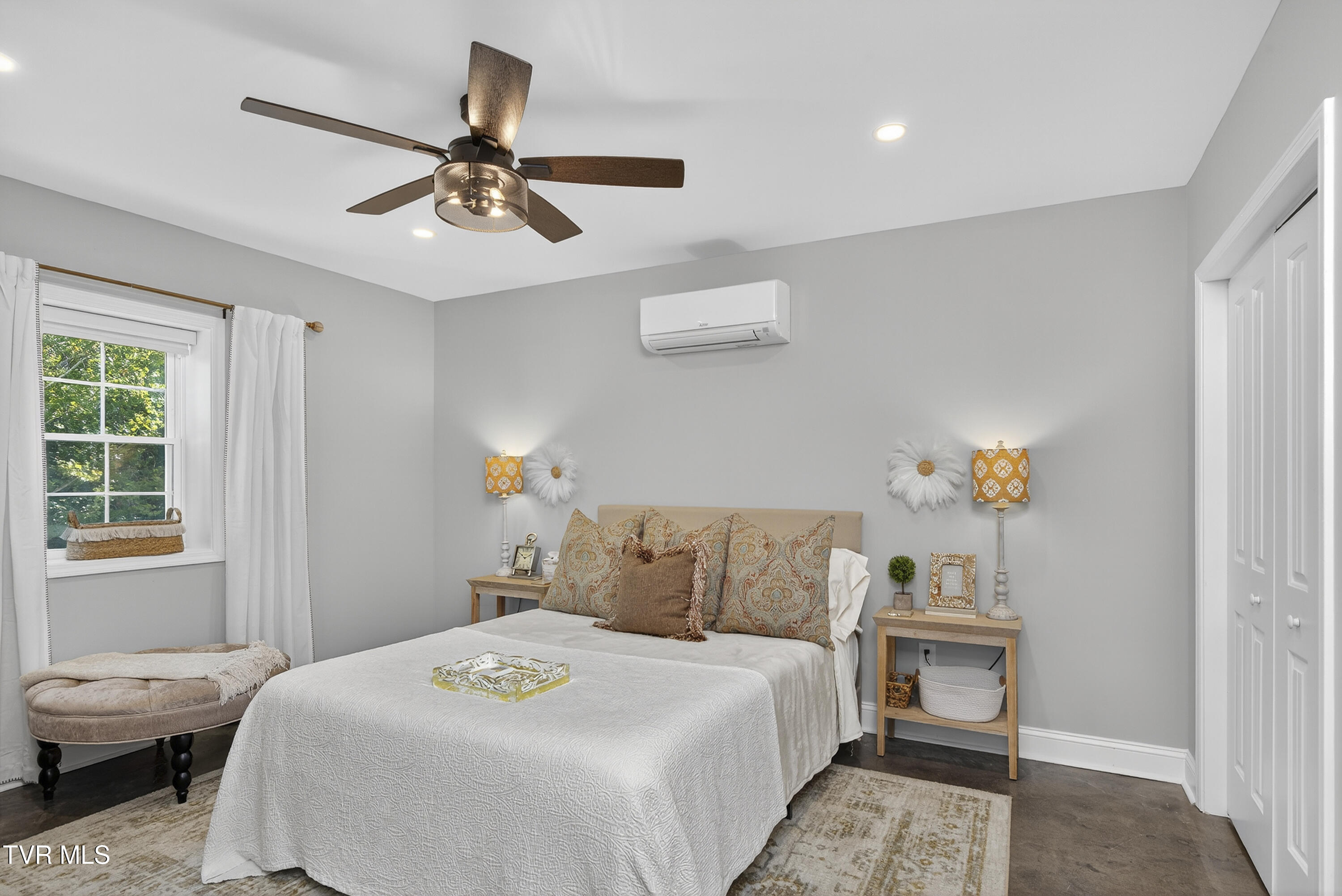 141 Queensgate Bristol, TN 37620 - Photo 38 of 55 141-Queensgate-Bristol-TN Matt-Smith-Rea