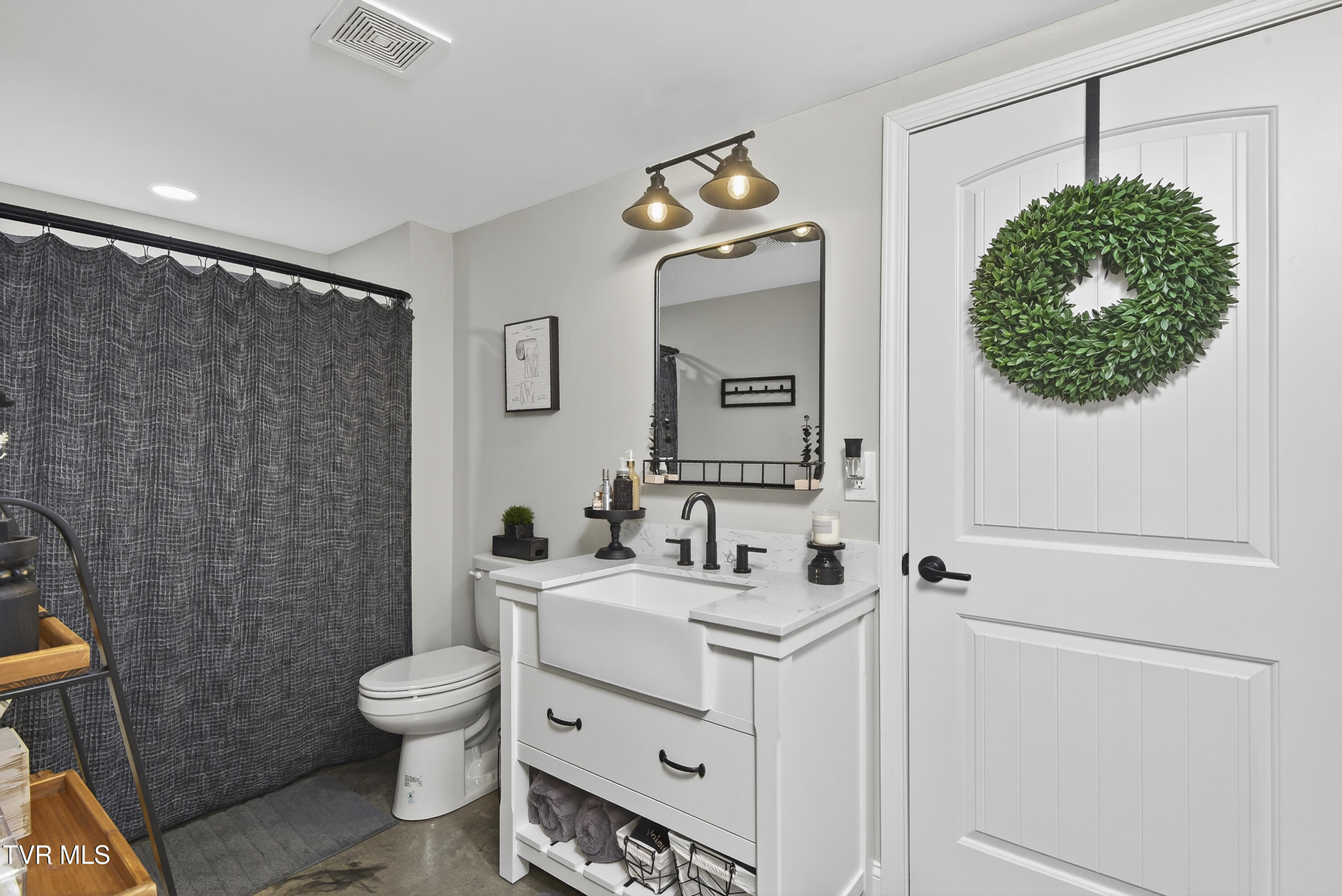 141 Queensgate Bristol, TN 37620 - Photo 40 of 55 141-Queensgate-Bristol-TN Matt-Smith-Rea