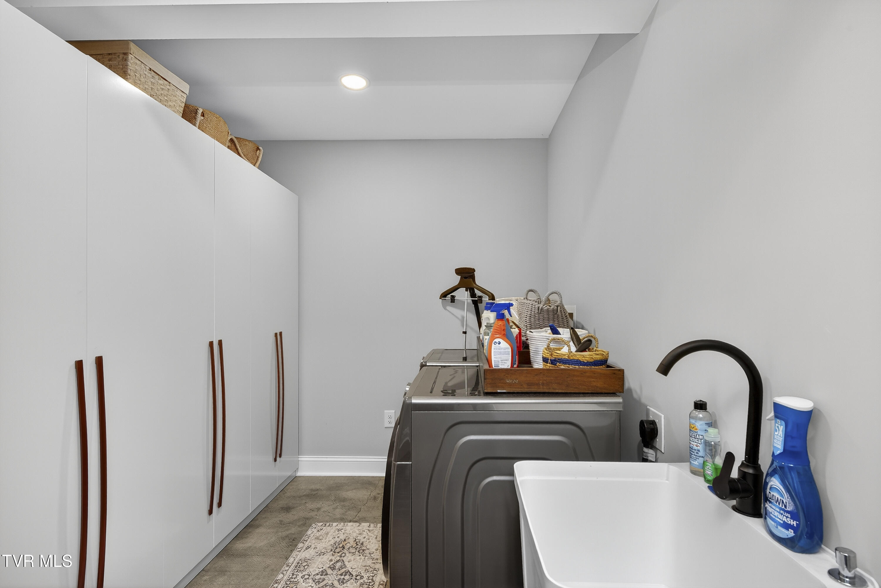 141 Queensgate Bristol, TN 37620 - Photo 41 of 55 141-Queensgate-Bristol-TN Matt-Smith-Rea