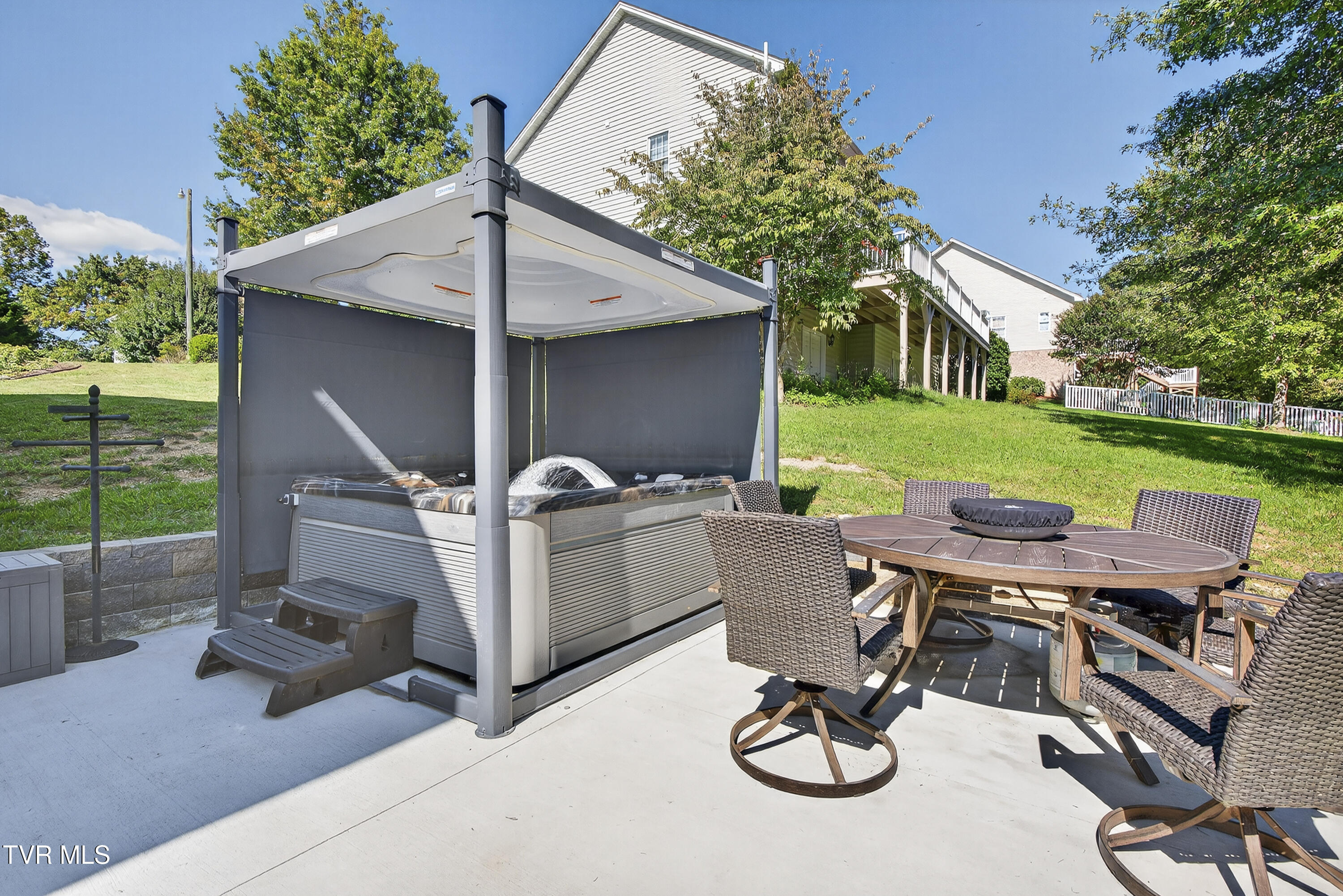 141 Queensgate Bristol, TN 37620 - Photo 44 of 55 141-Queensgate-Bristol-TN Matt-Smith-Rea