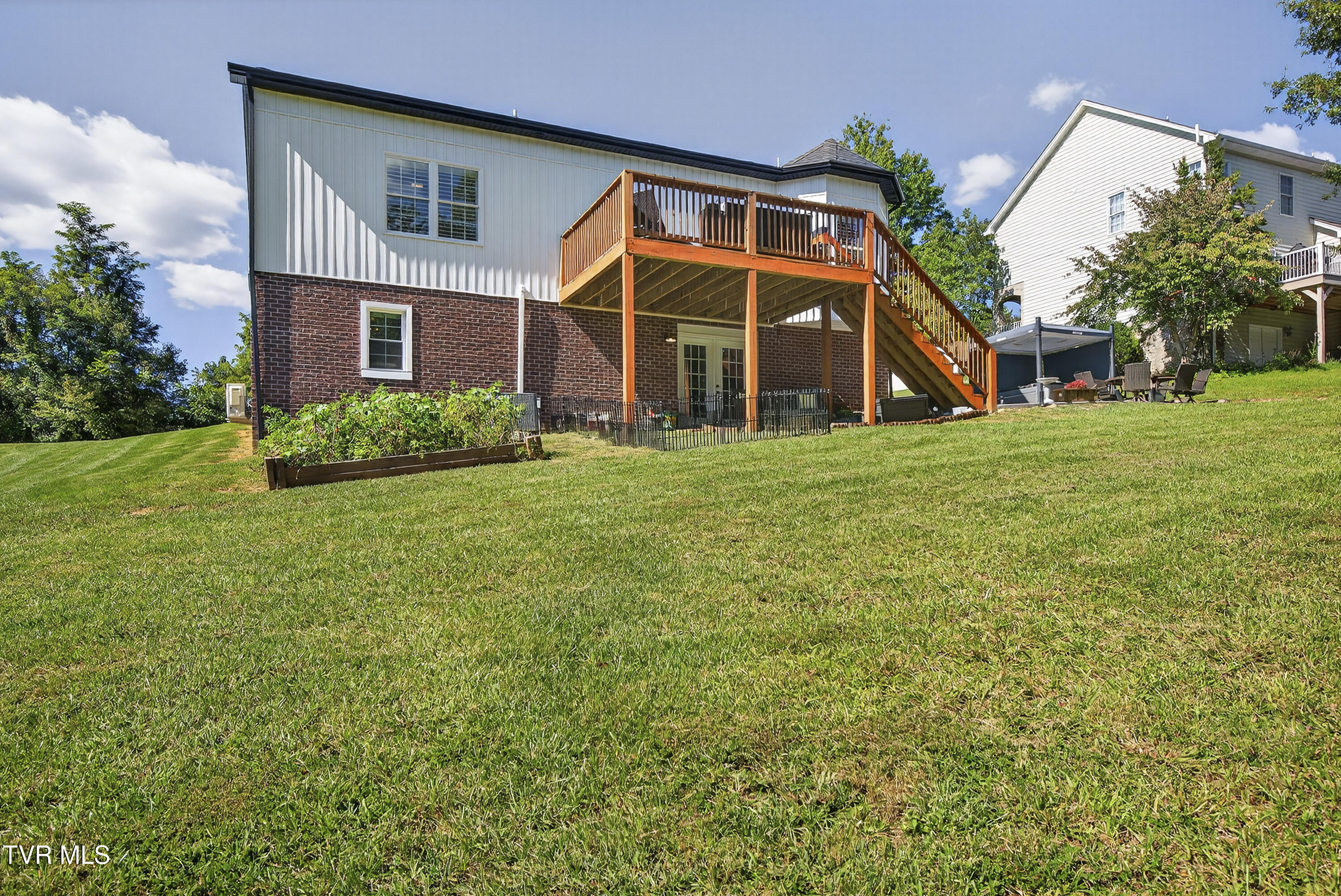 141 Queensgate Bristol, TN 37620 - Photo 48 of 55 141-Queensgate-Bristol-TN Matt-Smith-Rea
