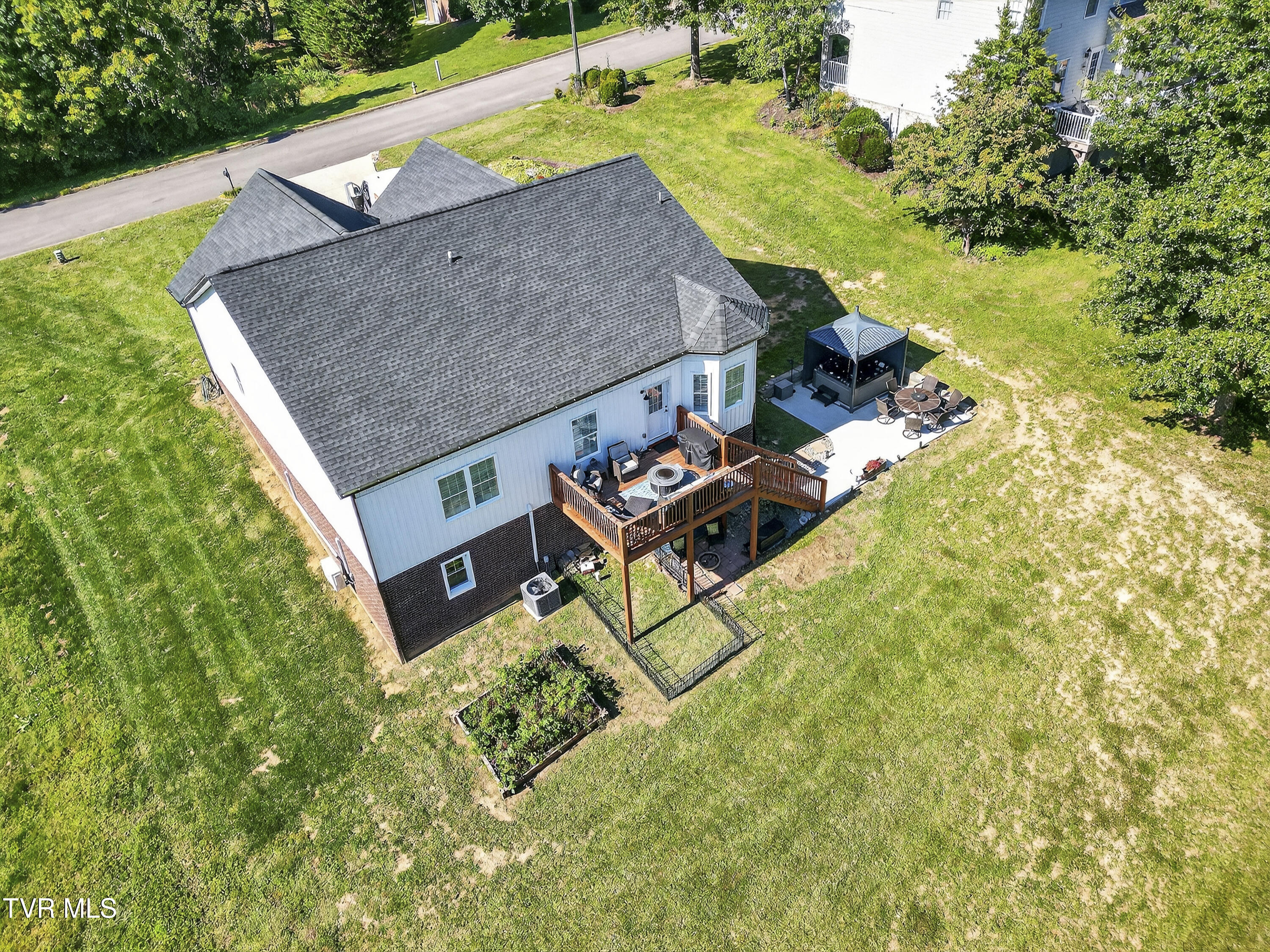 141 Queensgate Bristol, TN 37620 - Photo 49 of 55 141-Queensgate-Bristol-TN Matt-Smith-Rea