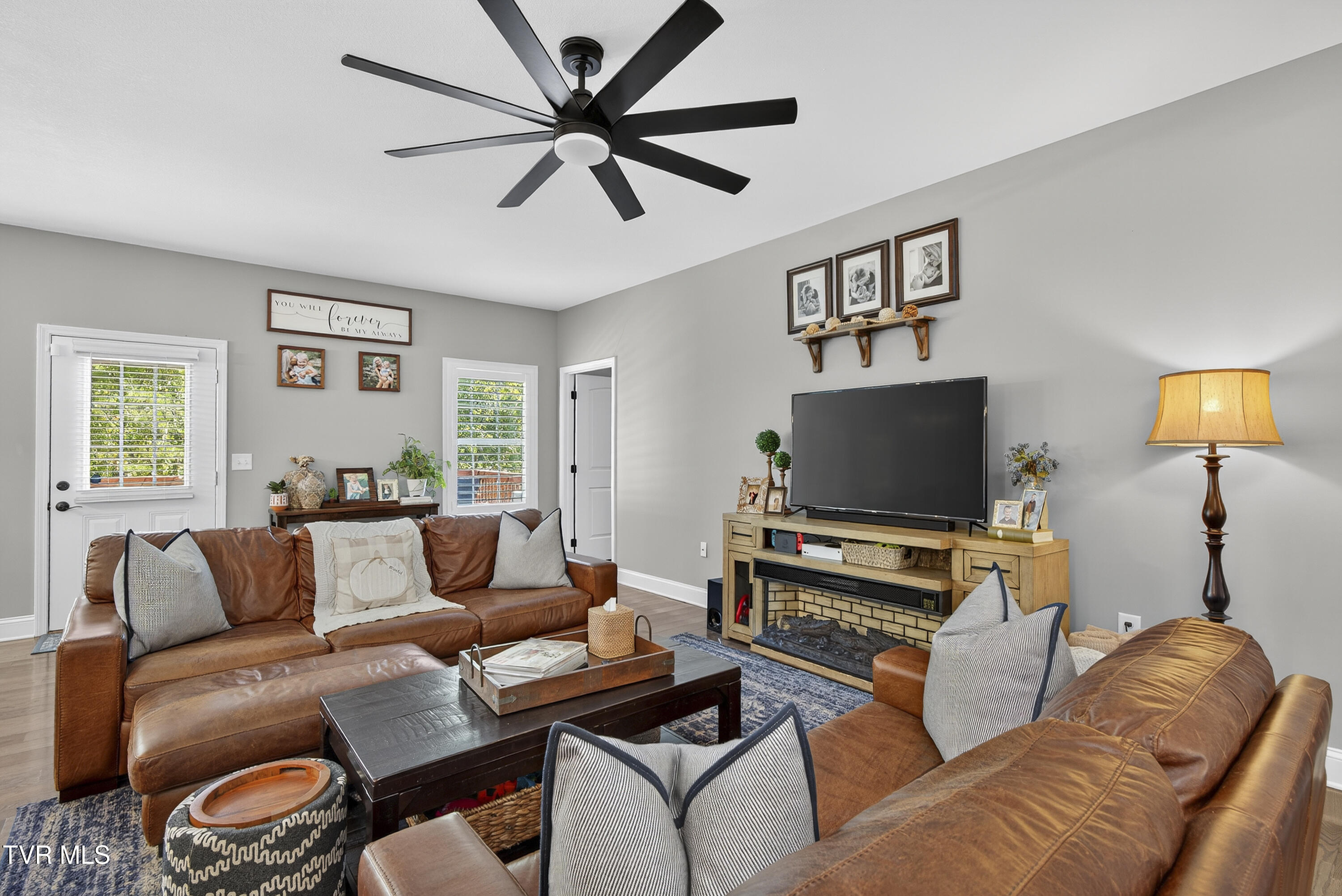 141 Queensgate Bristol, TN 37620 - Photo 9 of 55 141-Queensgate-Bristol-TN Matt-Smith-Rea