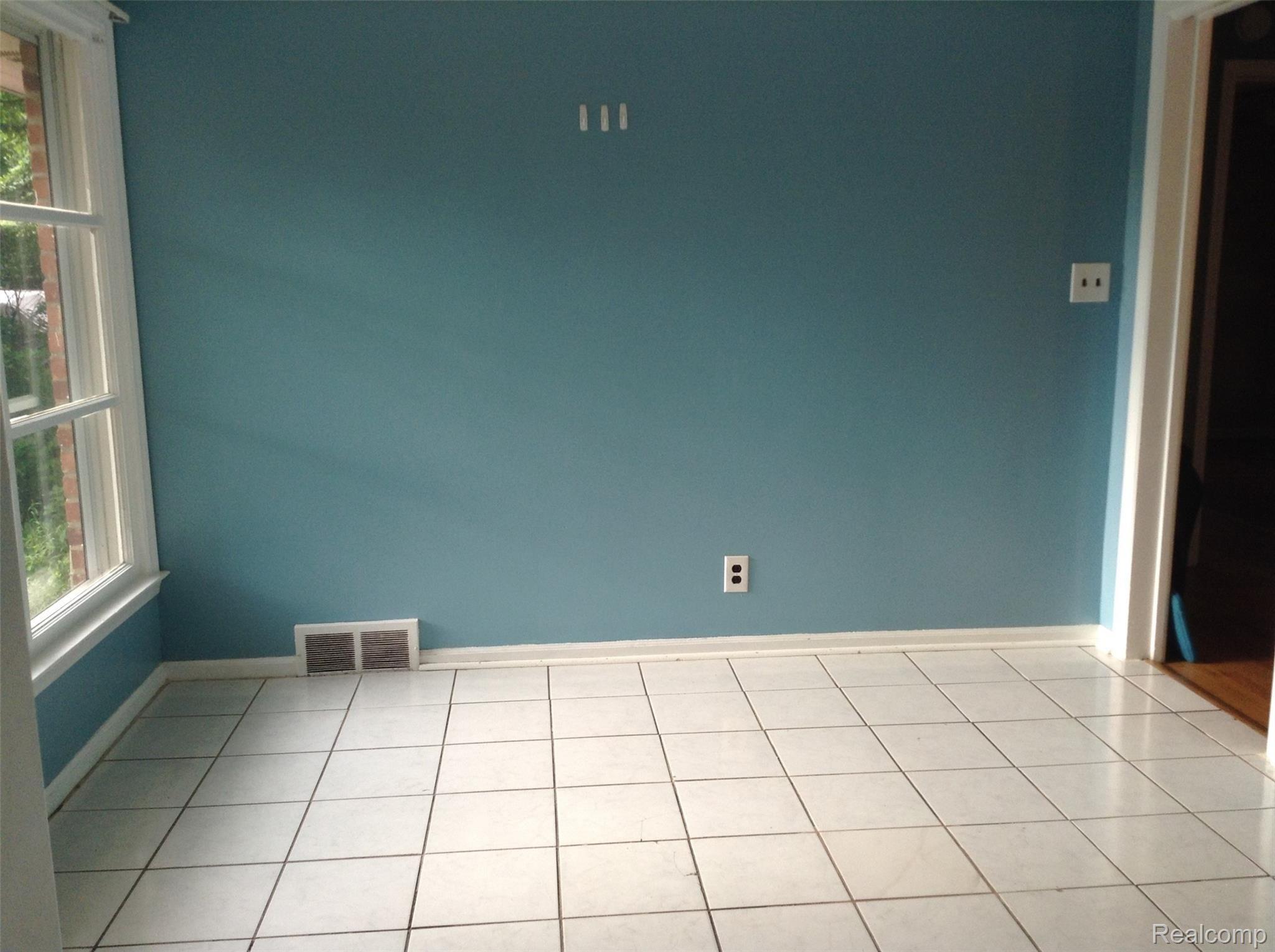 21101 Greenview Road Southfield, MI 48075 - Photo 13 of 28 11.jpg