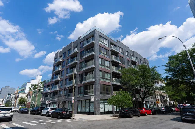 $880,000 | 27-05 41st Avenue, Unit 5D | Long Island City