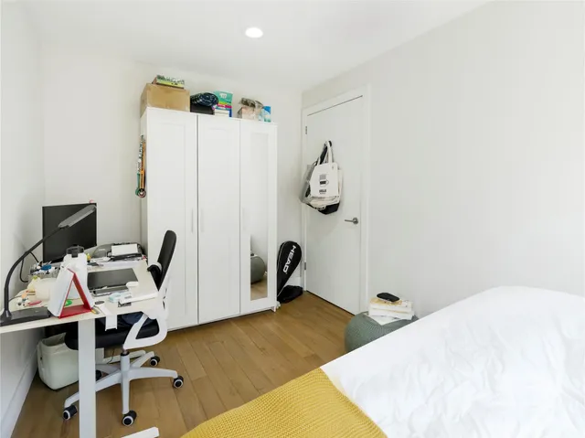 $880,000 | 27-05 41st Avenue, Unit 5D | Long Island City