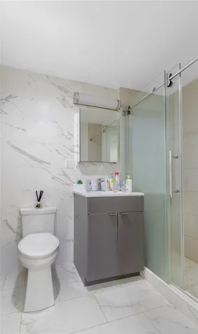 $880,000 | 27-05 41st Avenue, Unit 5D | Long Island City