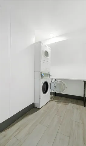 $880,000 | 27-05 41st Avenue, Unit 5D | Long Island City