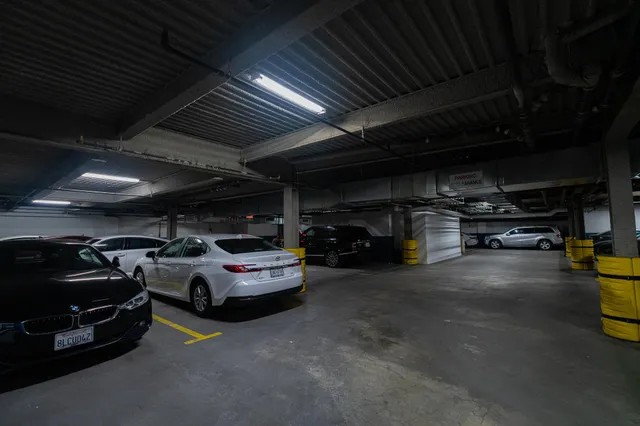 $880,000 | 27-05 41st Avenue, Unit 5D | Long Island City